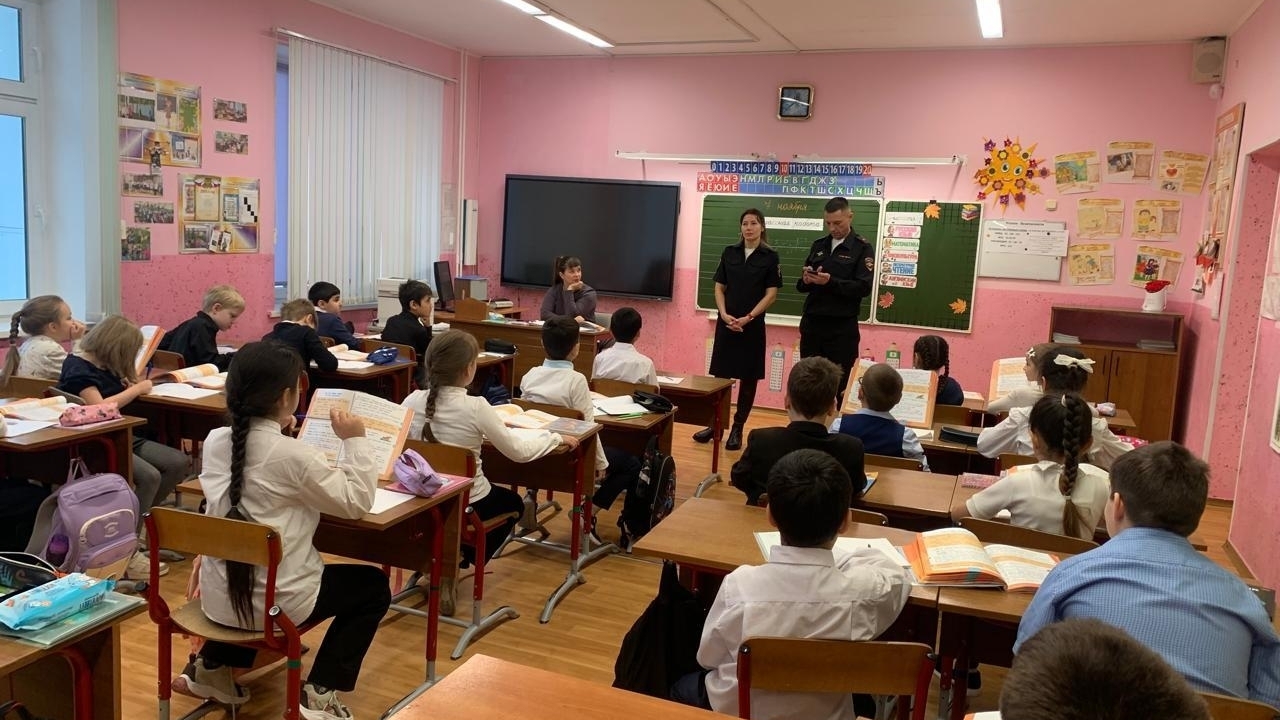 встречи учащихся нашей школы с инспекторами ГИБДД ОМВД России по Сургутскому району.